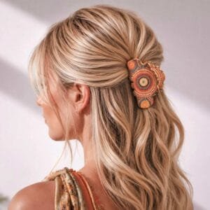 pince cheveux crabe chic ClawMeUp orange portée sur chevelure blonde