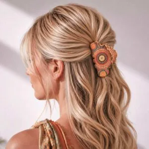 pince cheveux crabe chic ClawMeUp orange portée sur chevelure blonde