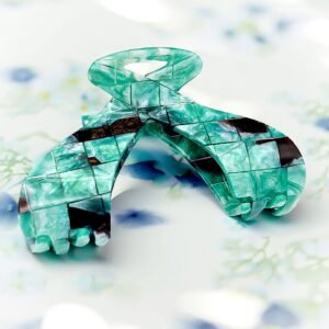French clip ClawMeUp, pince à cheveux verte effet nacré mosaïque en acétate premium