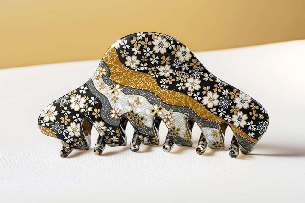 Pince japonaise originale inspirée des motifs Kanzashi en noir, doré et ivoire