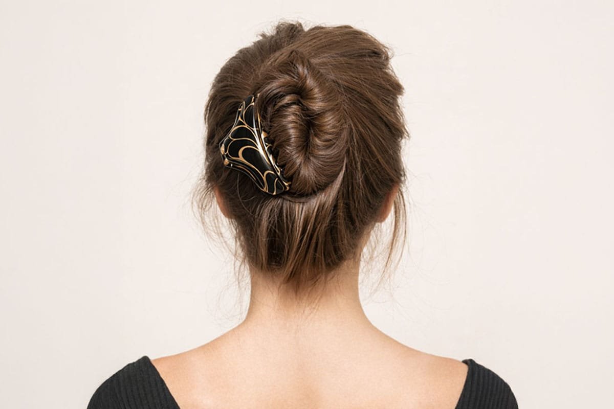 Chignon twist classique avec pince crabe ClawMeUp — coiffure rapide 2 minutes