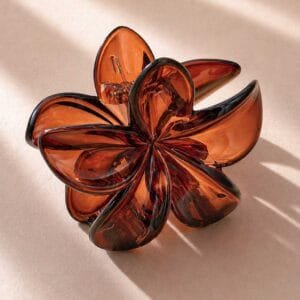 Pince à cheveux fleur acétate prune translucide pétales sculptés — CMU-FTR-01 ClawMeUp