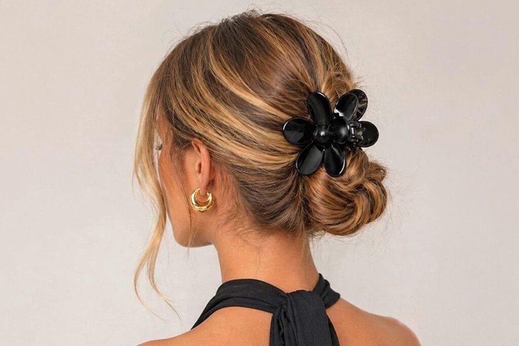 Pince crabe cheveux chic fleur noire — chignon élégant ClawMeUp Paris
