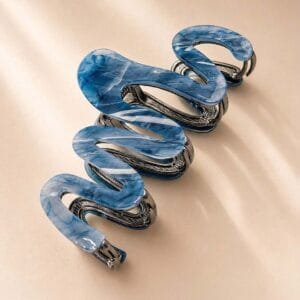 Pince à cheveux wave ondulée acétate marbré bleu et blanc armature argentée — CMU-WAV-KF-01 ClawMeUp