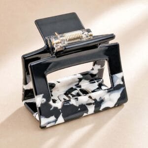Mini pince à cheveux rectangulaire acétate coloris Noir Damier, forme géométrique — ClawMeUp Paris