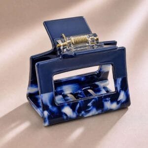 Mini pince à cheveux rectangulaire acétate coloris Bleus Envoûtants, marbrage bleu marine — ClawMeUp Paris