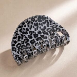 Pince crabe cheveux léopard acétate coloris Gris Lilas Marbré, motif animalier gris et noir — ClawMeUp Paris