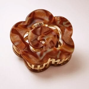 Pince à cheveux fleur camélia écaille miel — ClawMeUp
